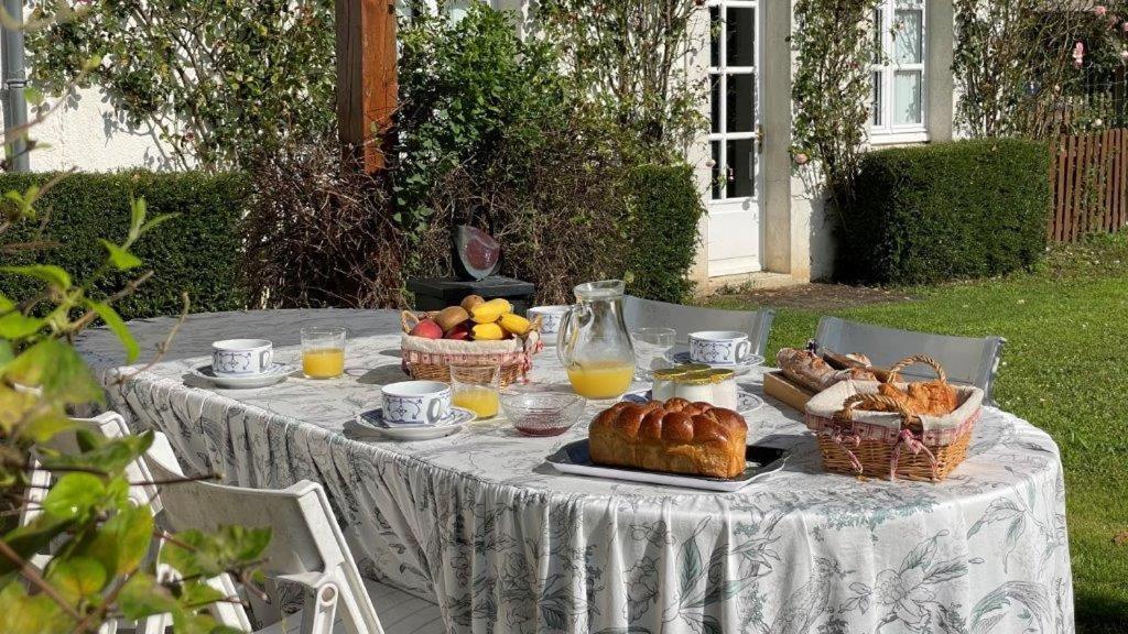 Domaine De Bel Ebat Hotel Paucourt Exterior foto